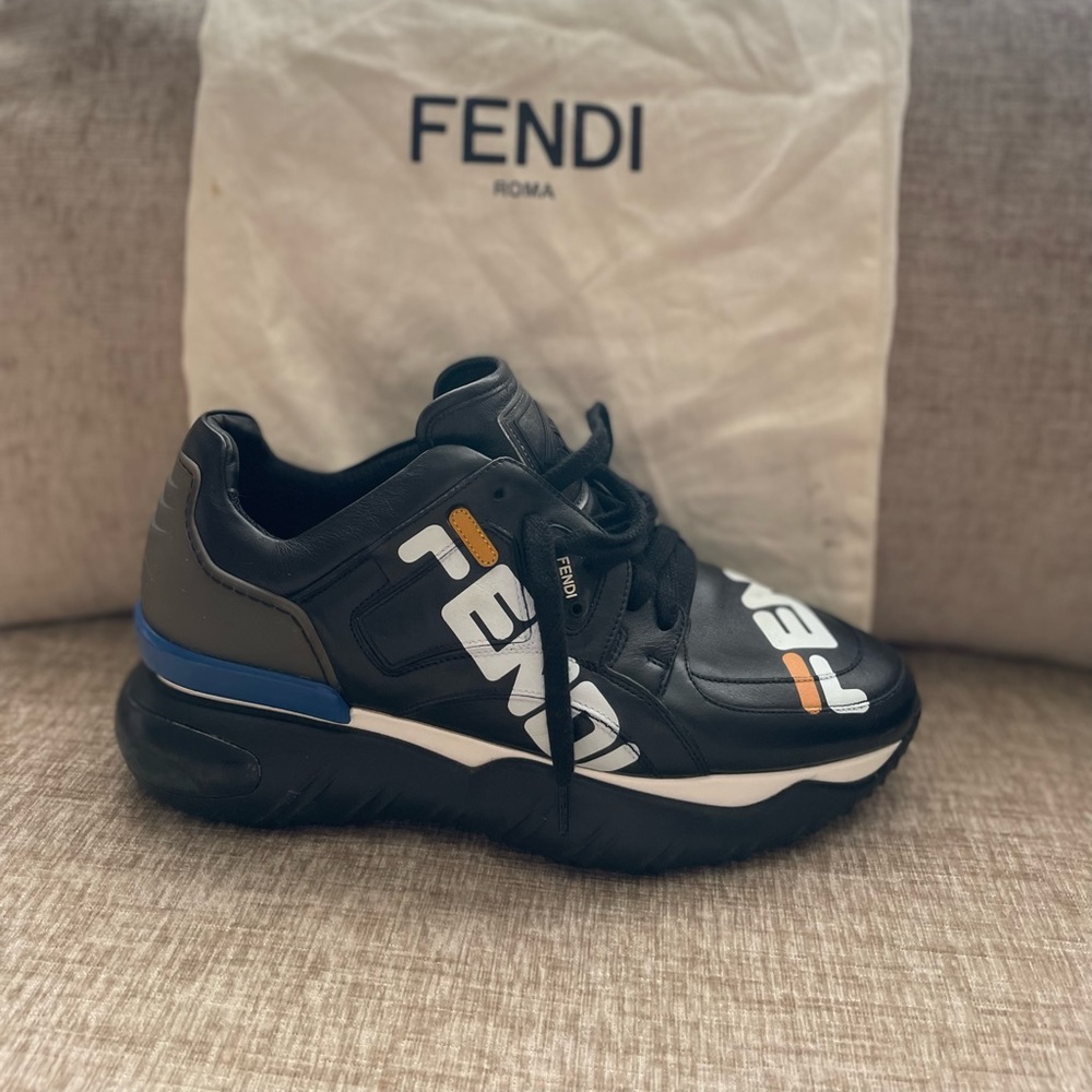 Sweater worn 5x great condition, sneakers worn 3x great condition